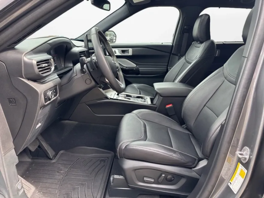 2024 Ford Explorer ST photo 1