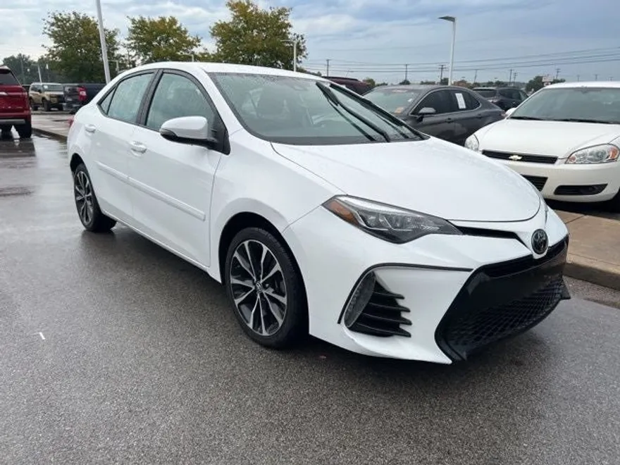 2019 Toyota Corolla SE photo 1