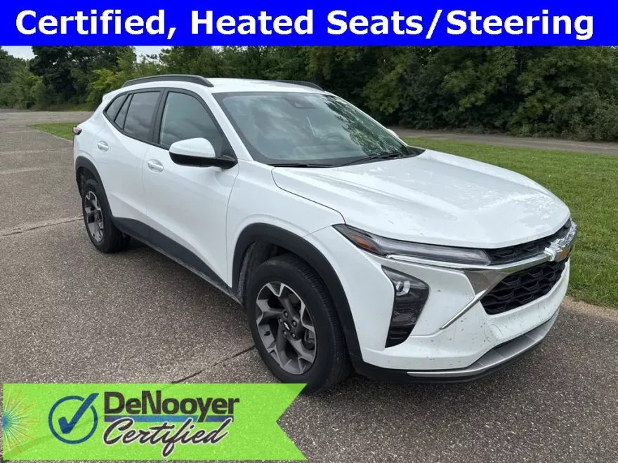 2024 Chevrolet Trax LT photo 1