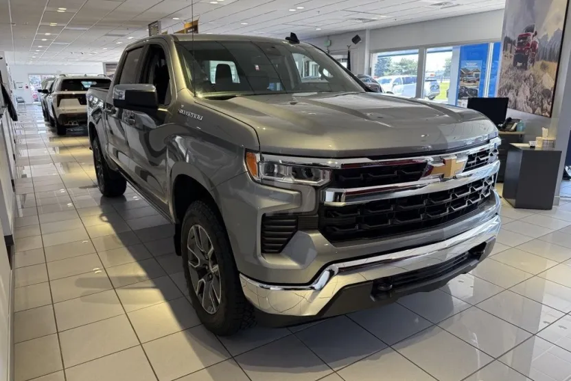 2025 Chevrolet Silverado 1500 LT photo 1