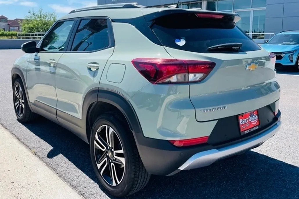 2025 Chevrolet Trailblazer LT photo 1