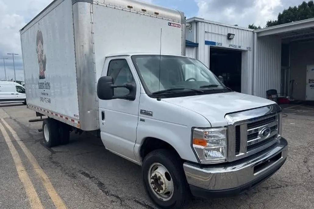 2019 Ford E-350 photo 1