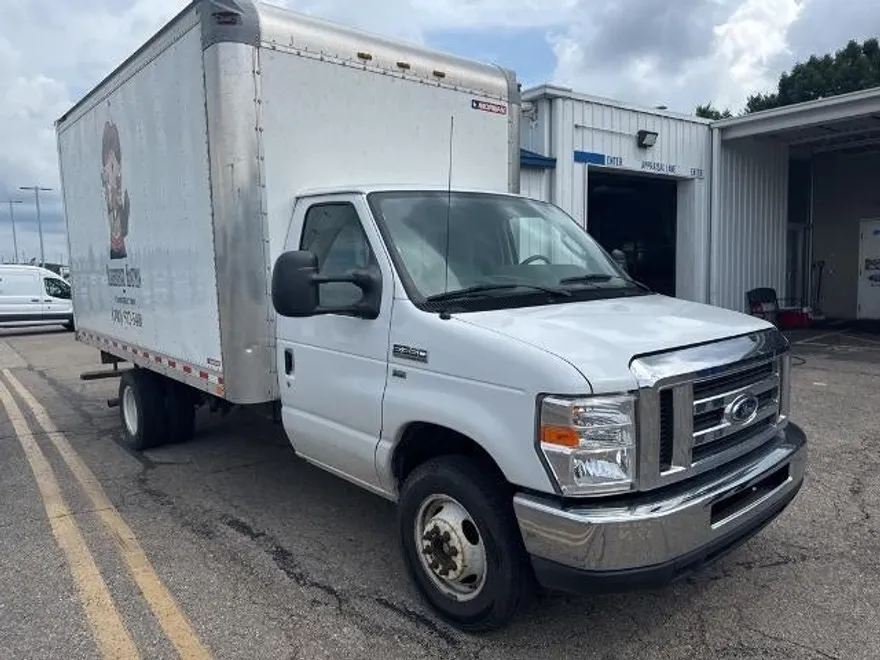 2019 Ford E-350 photo 1