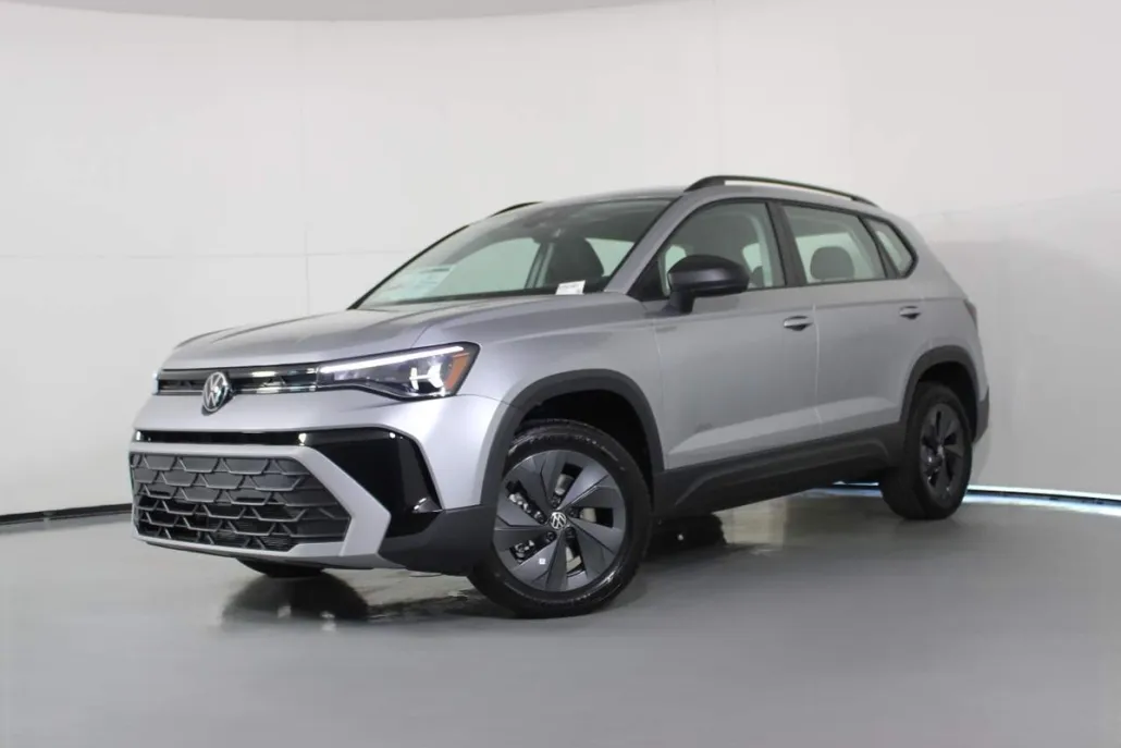 2025 Volkswagen Taos S photo 1