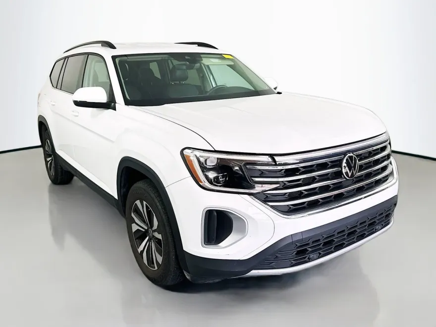 2024 Volkswagen Atlas SE photo 1