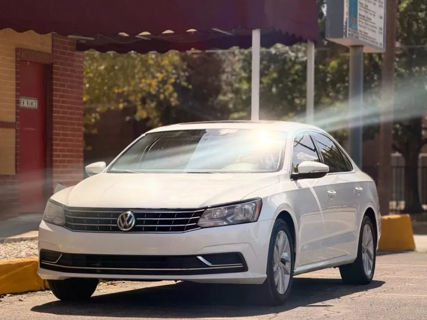 2018 Volkswagen Passat 2.0T photo 1