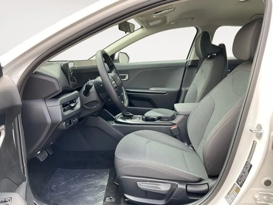 2025 Kia K4 LXS photo 1