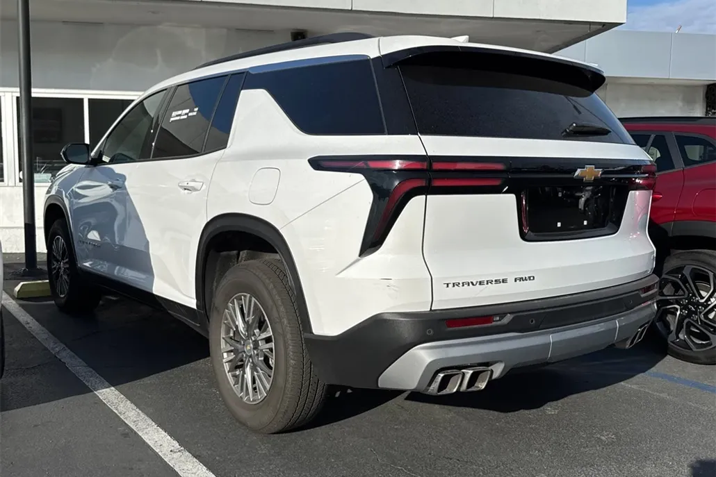 2024 Chevrolet Traverse photo 1