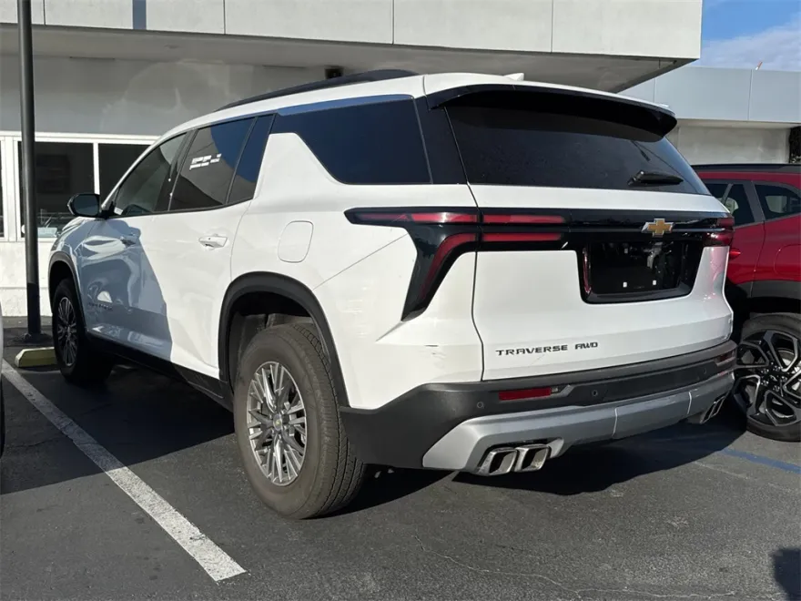 2024 Chevrolet Traverse photo 1
