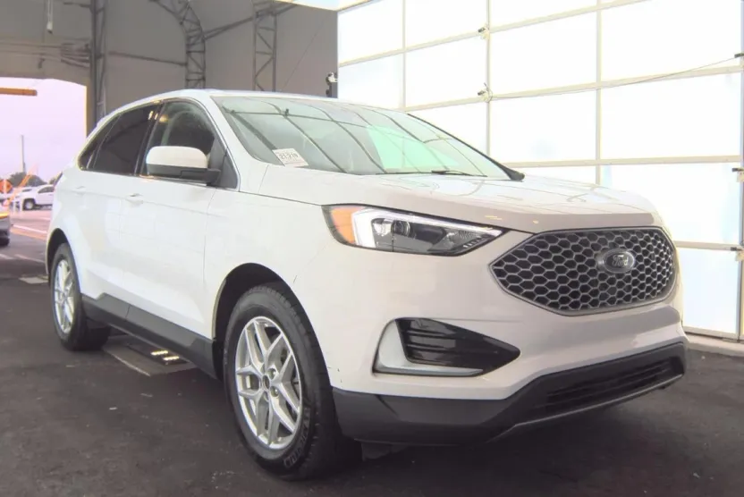 2024 Ford Edge SEL photo 1