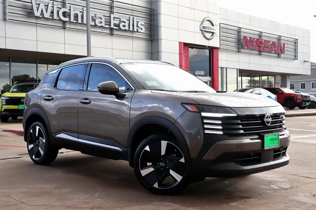 2025 Nissan Kicks SR photo 1