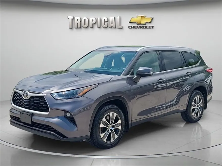 2022 Toyota Highlander XLE photo 1
