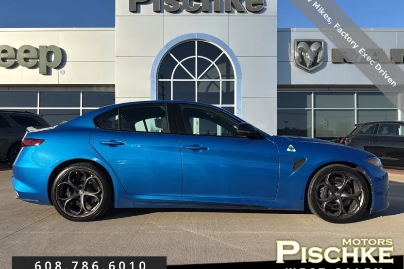 2022 Alfa Romeo Giulia Quadrifoglio photo 1