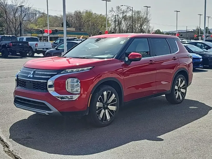 2025 Mitsubishi Outlander SE photo 1