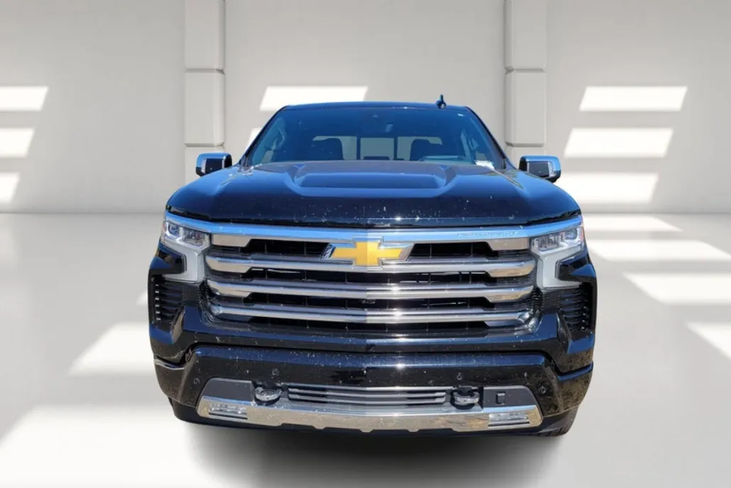 2023 Chevrolet Silverado 1500 High Country photo 1