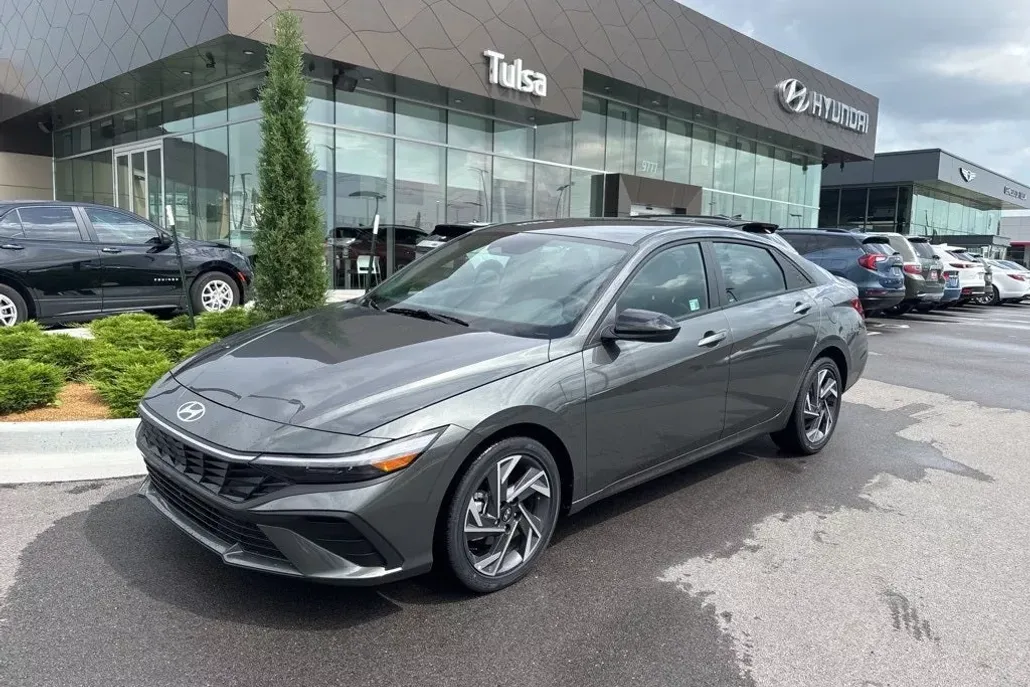 2025 Hyundai Elantra Hybrid SEL Sport photo 1