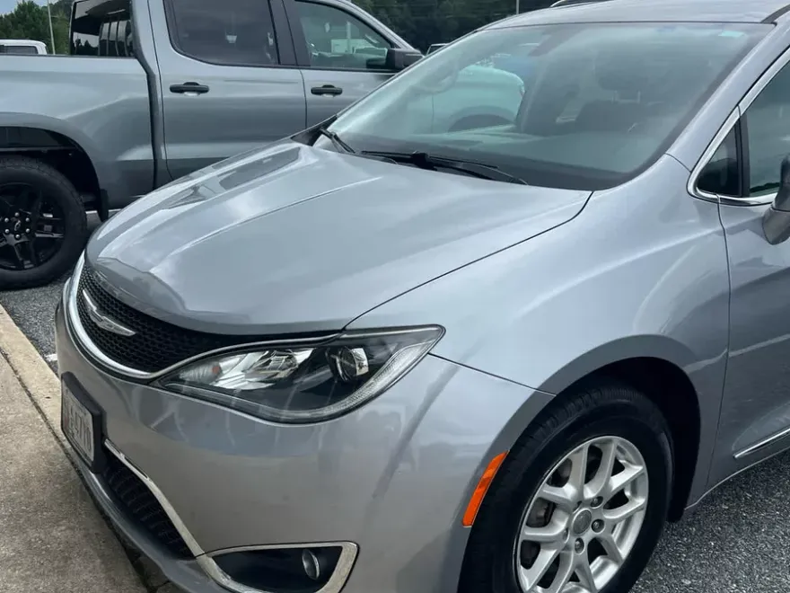 2020 Chrysler Pacifica Touring L photo 1