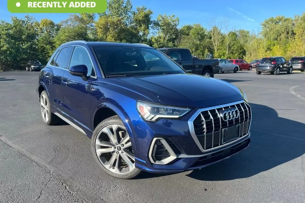 2021 Audi Q3 S line Premium Plus photo 1