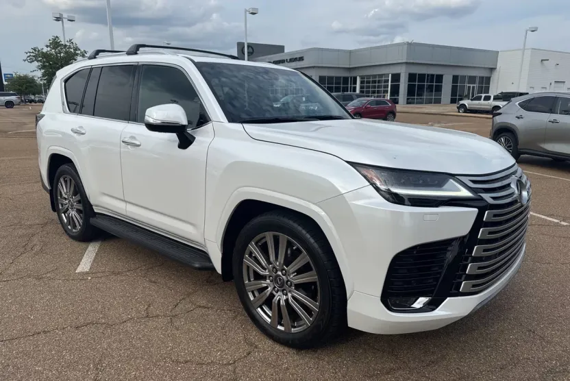 2022 Lexus LX 600 Ultra Luxury photo 1