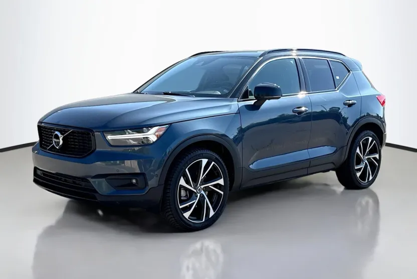 2022 Volvo XC40 R-Design photo 1