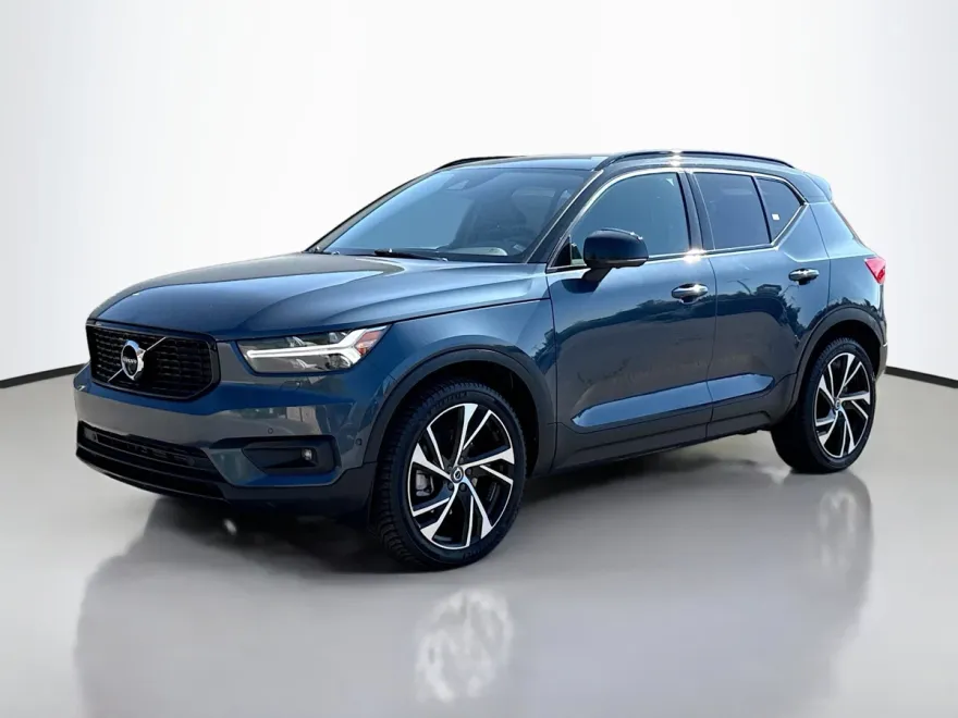 2022 Volvo XC40 R-Design photo 1