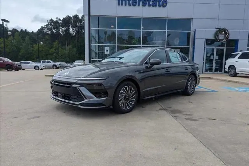 2025 Hyundai Sonata Hybrid SEL photo 1