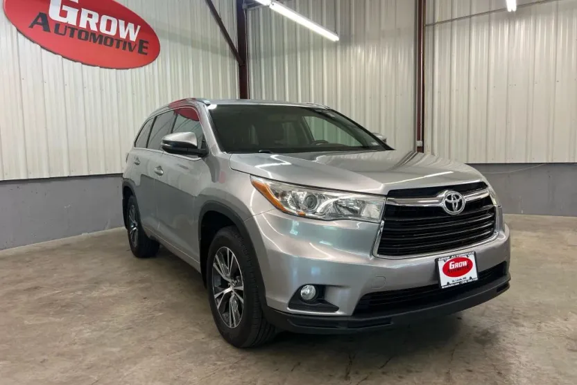 2016 Toyota Highlander XLE Sport photo 1