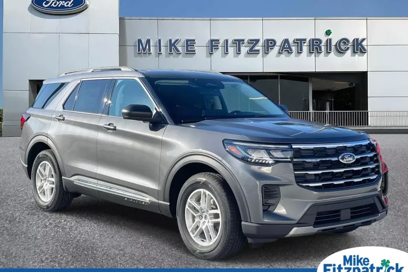 2025 Ford Explorer photo 1
