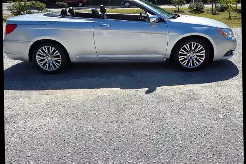2011 Chrysler 200 Limited photo 1