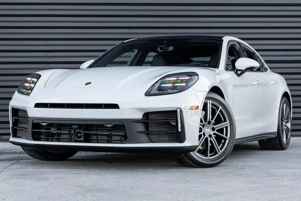2025 Porsche Panamera 4 photo 1
