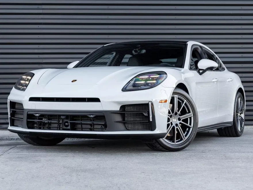 2025 Porsche Panamera 4 photo 1