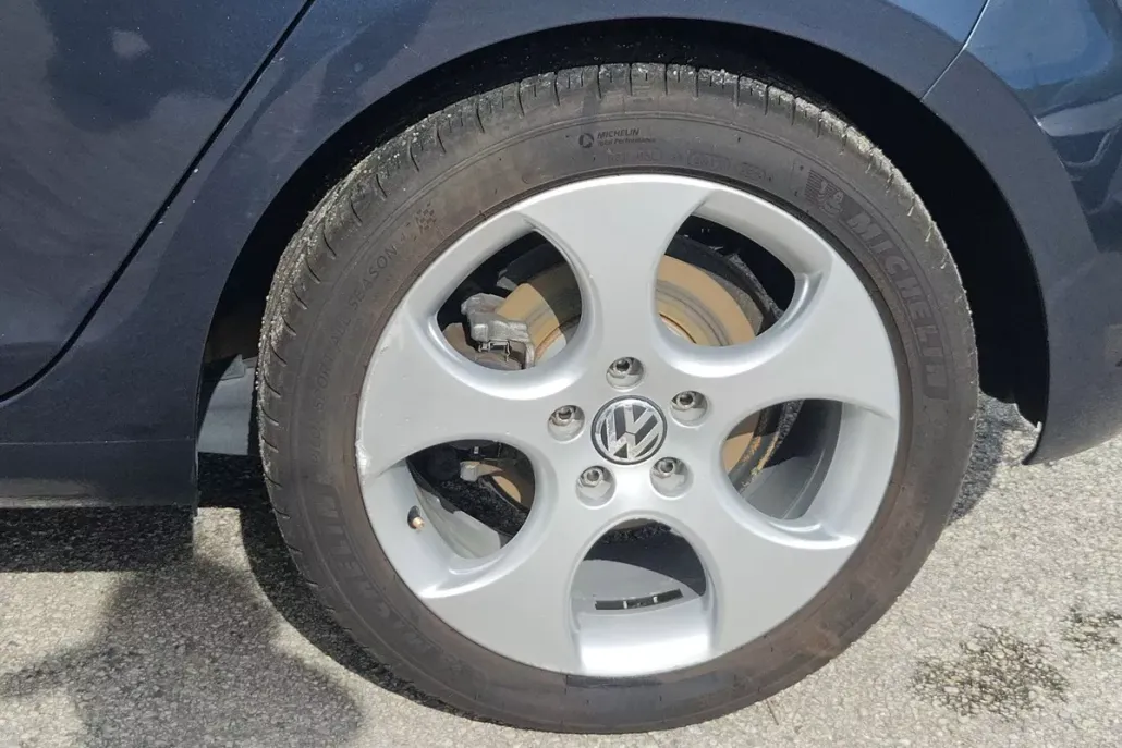 2011 Volkswagen Golf 2.5L photo 1