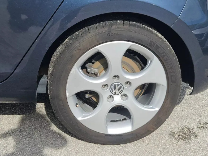 2011 Volkswagen Golf 2.5L photo 1