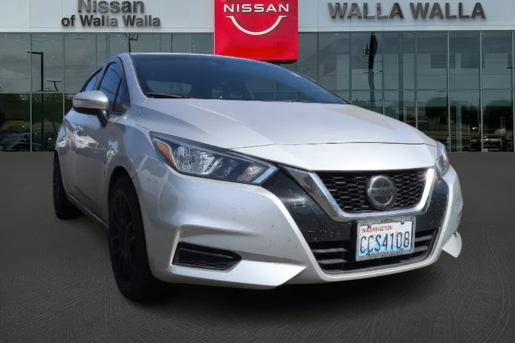 2020 Nissan Versa SV photo 1