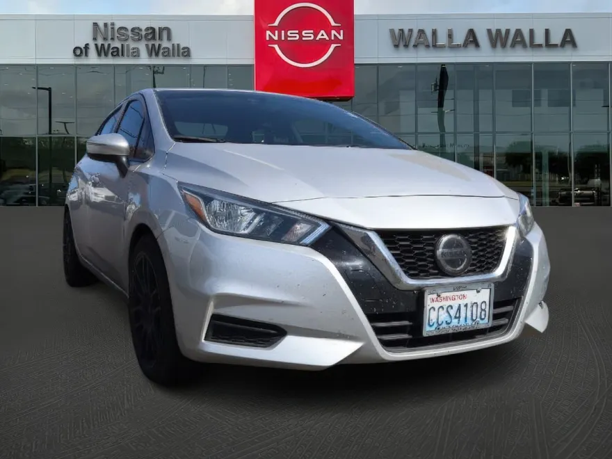 2020 Nissan Versa SV photo 1