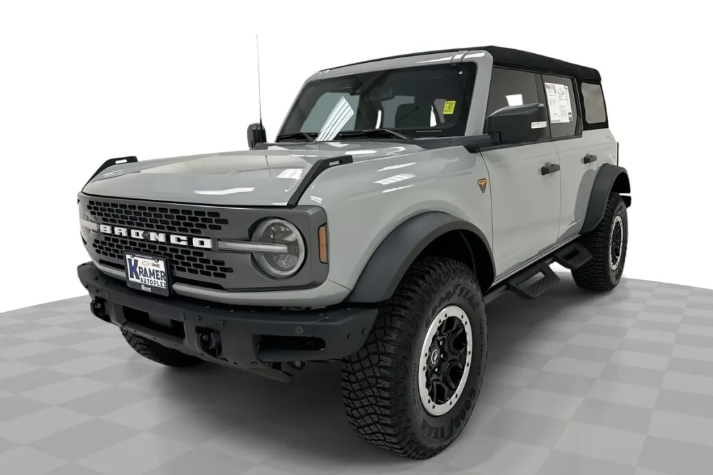 2024 Ford Bronco Badlands photo 1
