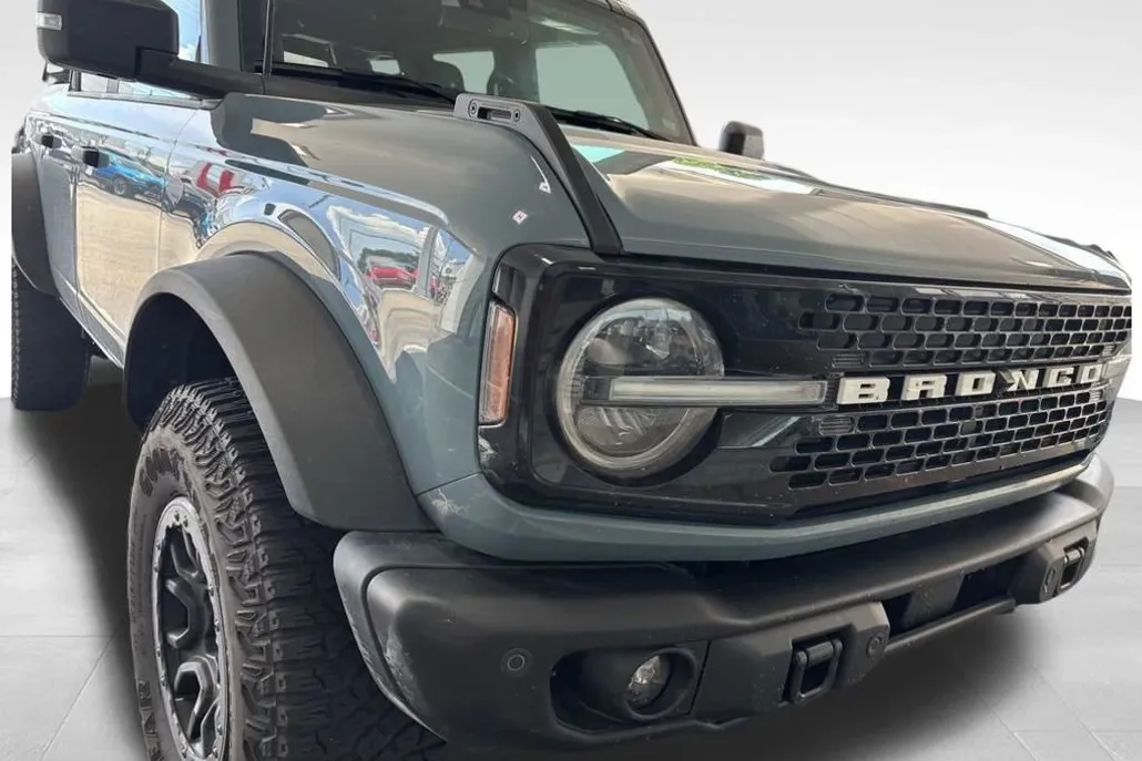 2023 Ford Bronco Base photo 1