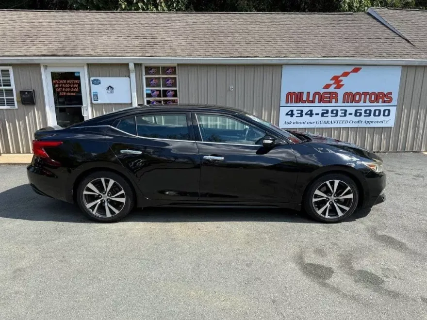 2017 Nissan Maxima SV photo 1