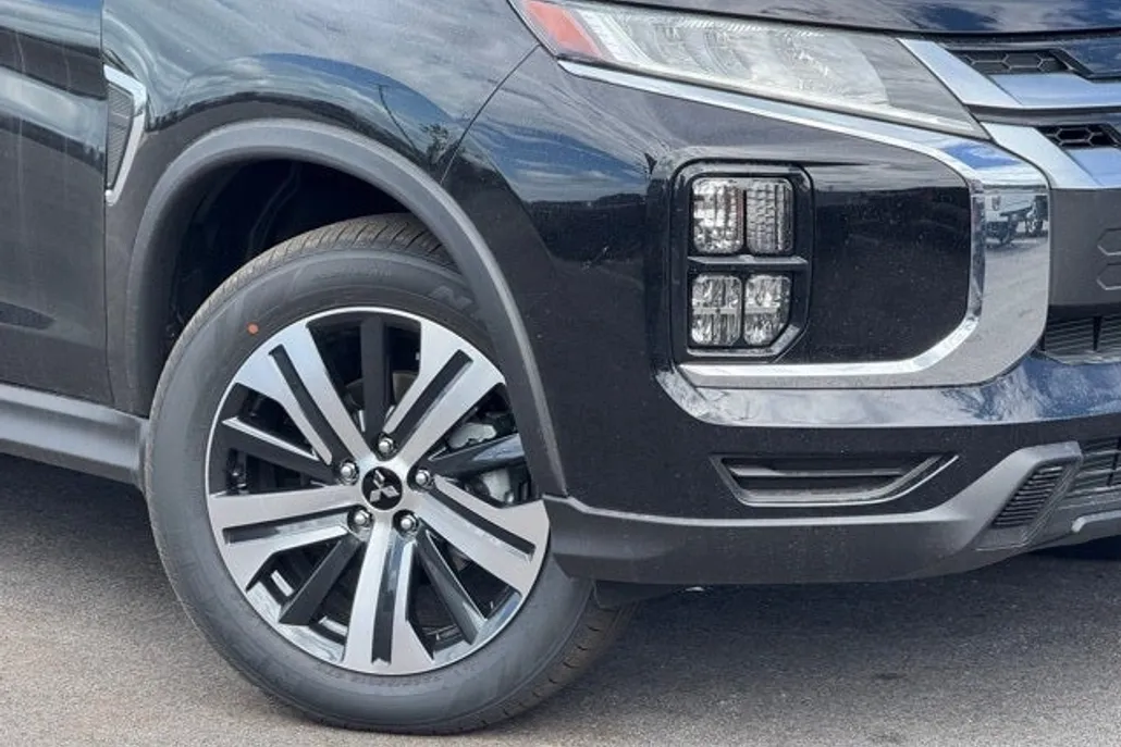 2025 Mitsubishi Outlander Sport ES SE LE photo 1
