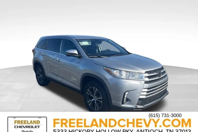 2019 Toyota Highlander LE photo 1
