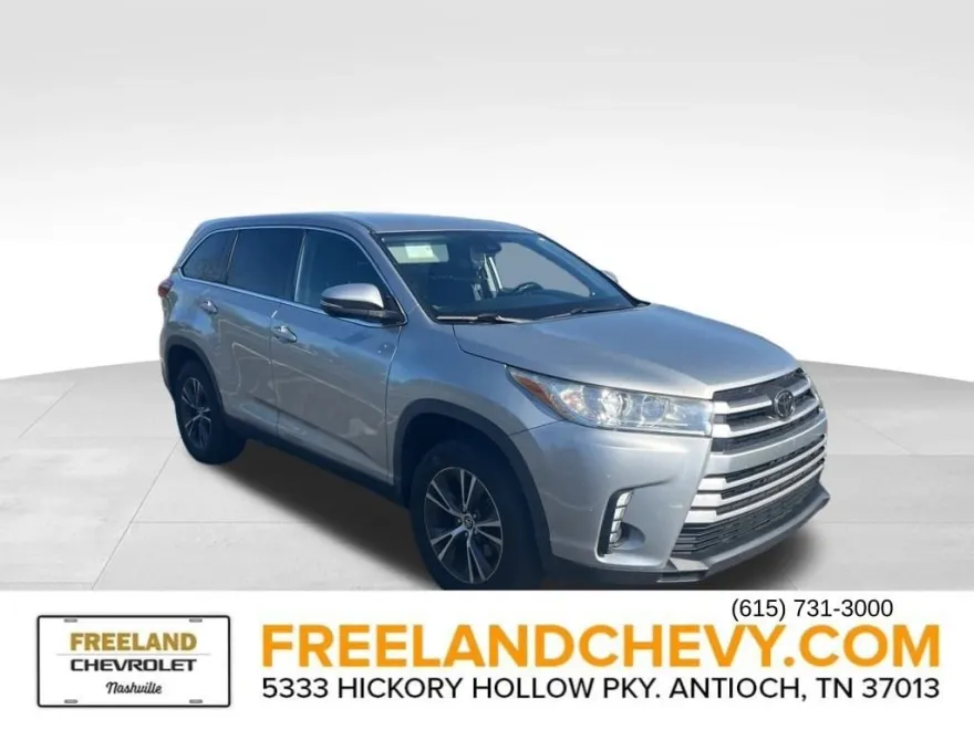 2019 Toyota Highlander LE photo 1