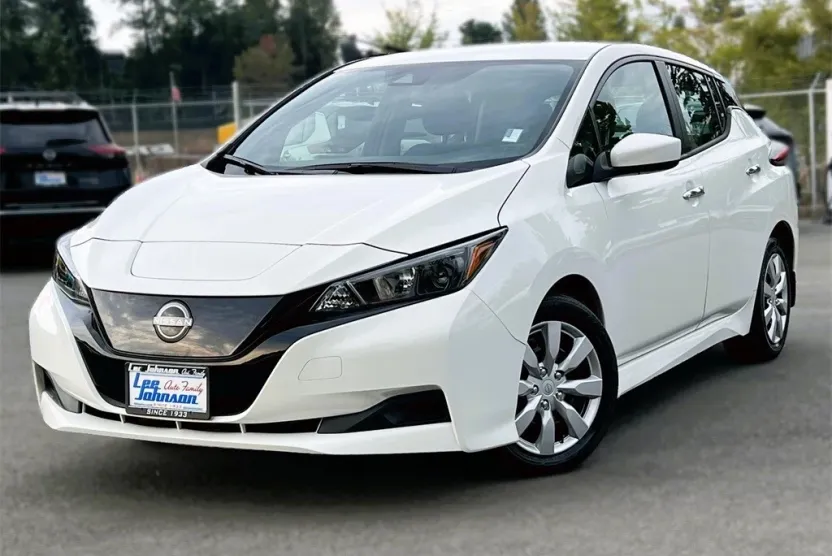 2023 Nissan Leaf S photo 1