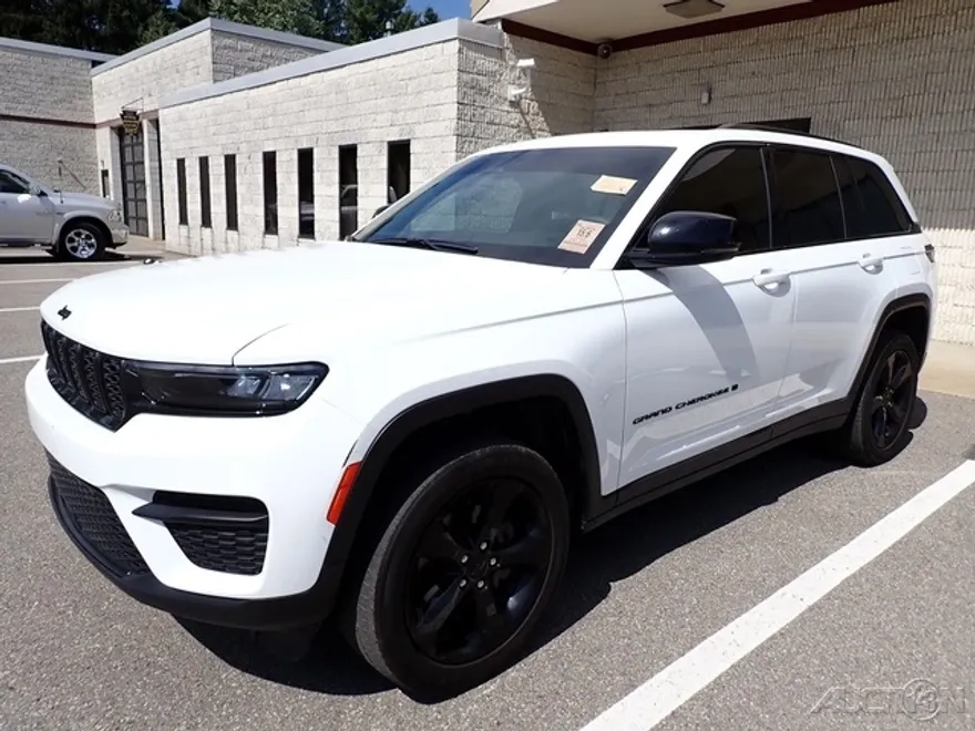 2023 Jeep Grand Cherokee Altitude photo 1