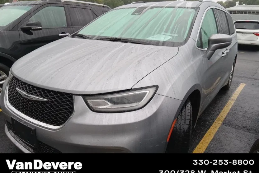 2021 Chrysler Pacifica Touring L photo 1