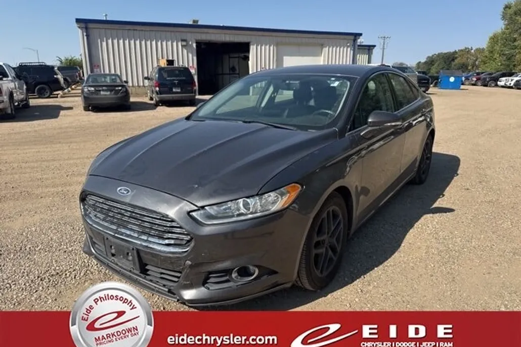 2016 Ford Fusion SE photo 1