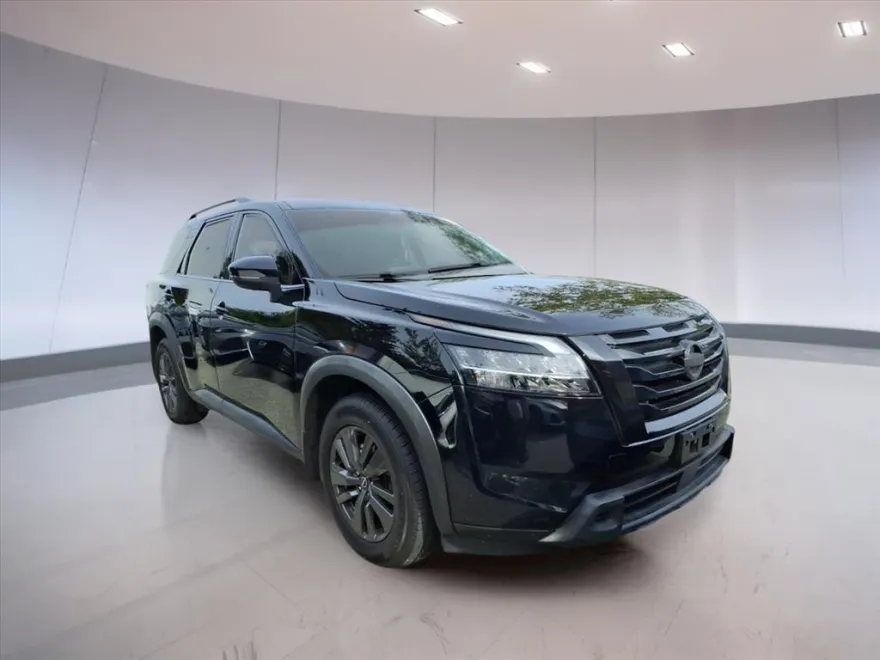 2022 Nissan Pathfinder SV photo 1