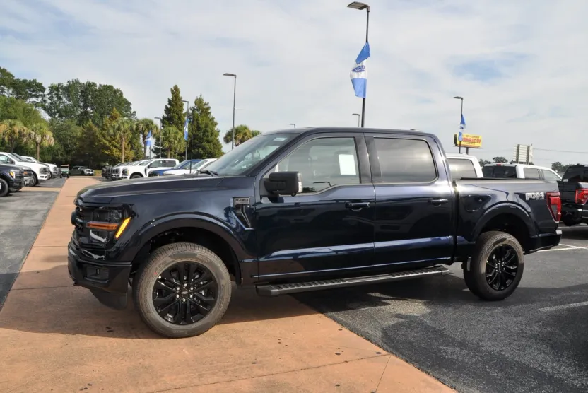 2025 Ford F-150 XLT photo 1