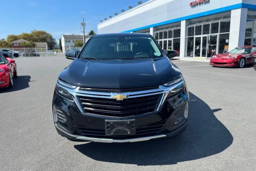2022 Chevrolet Equinox LT photo 1