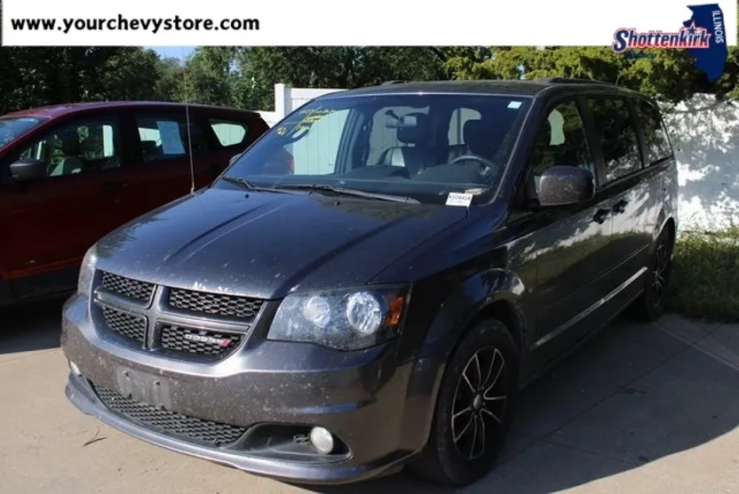 2016 Dodge Grand Caravan R/T photo 1