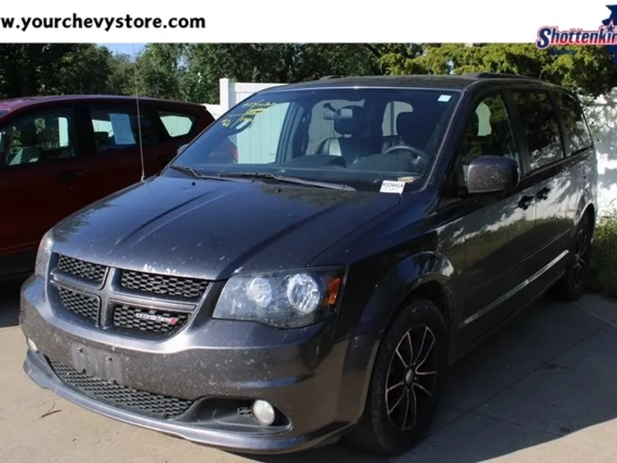 2016 Dodge Grand Caravan R/T photo 1